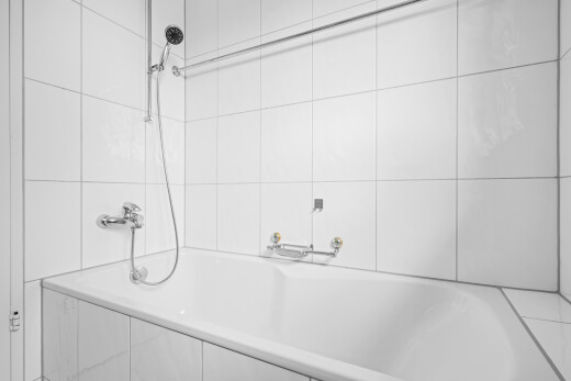 bathroom with tiled shower / bath