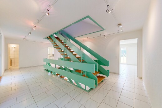 treppe mit inside community, treppen, track lighting, deckenbeleuchtung, und drywall