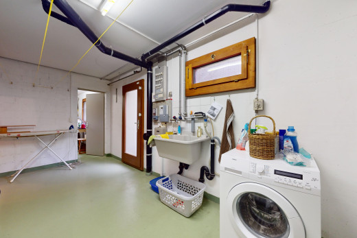 wäschekammer mit tumbler, waschbecken, und wäscherei