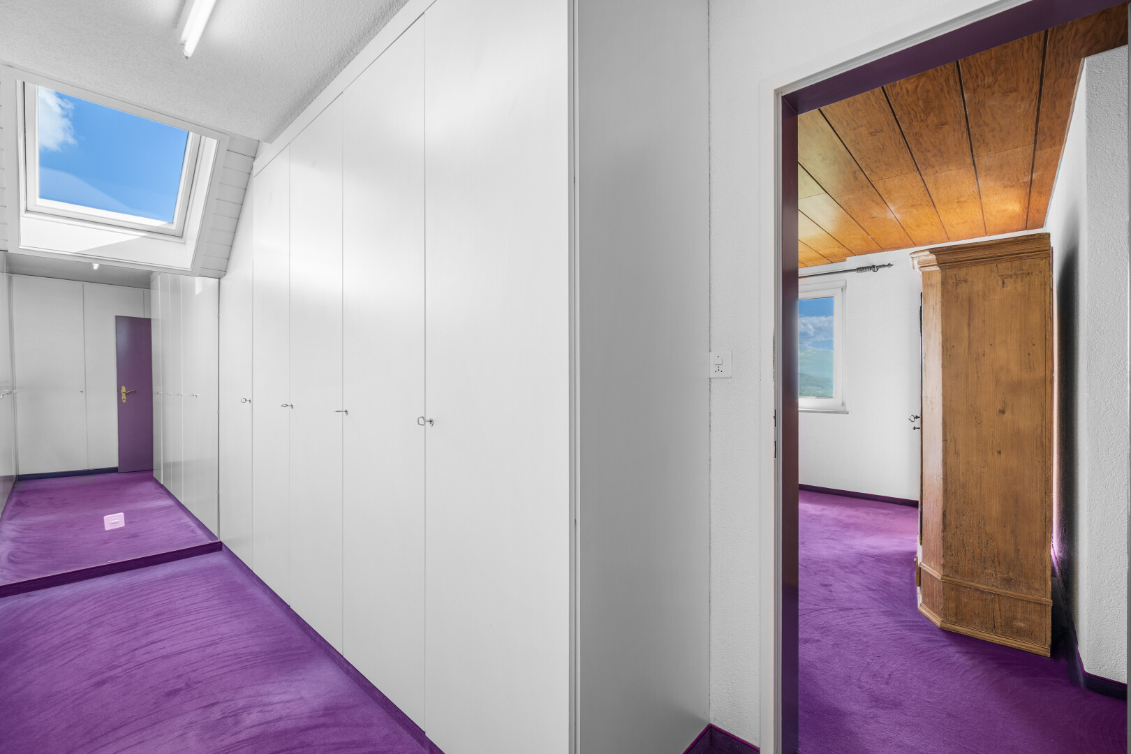 chambre avec lumière naturelle, natural light, inside community, day time, et moquette