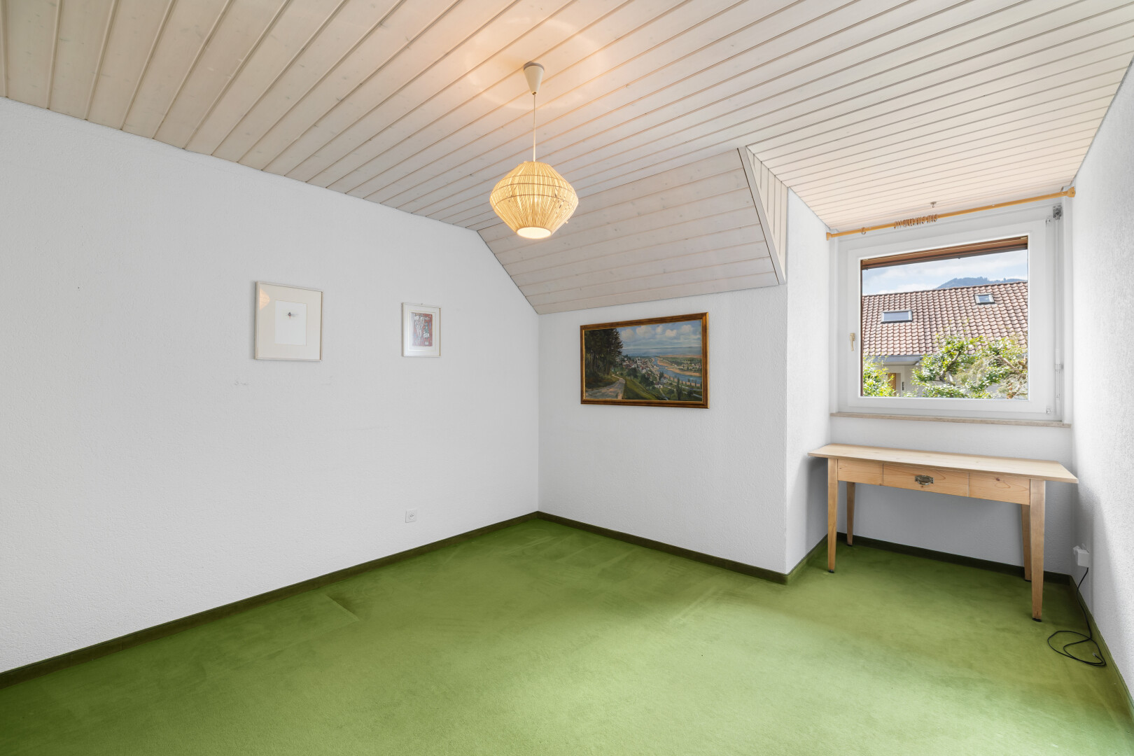 pièce vide avec inside property, drywall, cloison sèche, natural light, et lumière naturelle