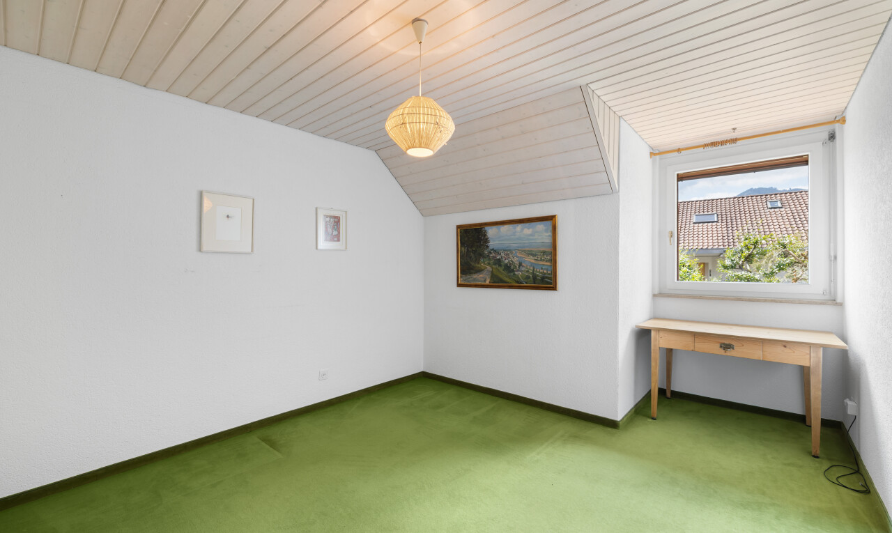 pièce vide avec inside property, drywall, cloison sèche, natural light, et lumière naturelle