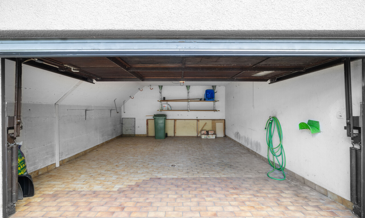 parking avec property visible