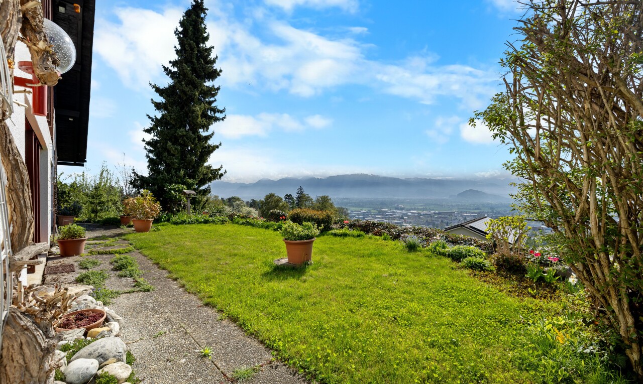 jardin avec from property, pelouse, et day time