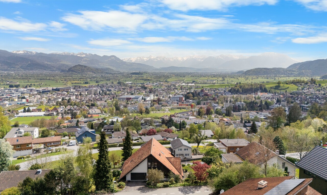 vue sur la montagne avec mountain view, vue sur la montagne, day time, residential view, et vue résidentielle