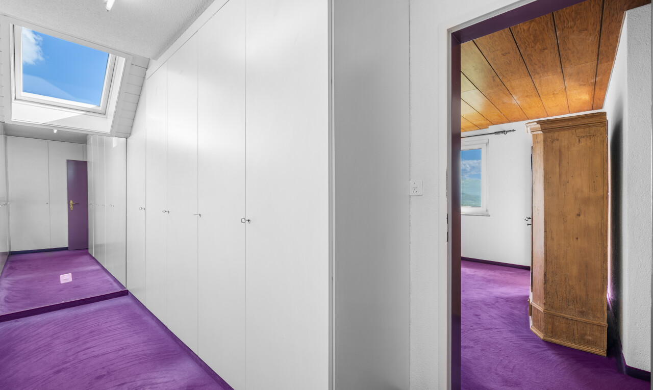 chambre avec lumière naturelle, natural light, inside community, day time, et moquette
