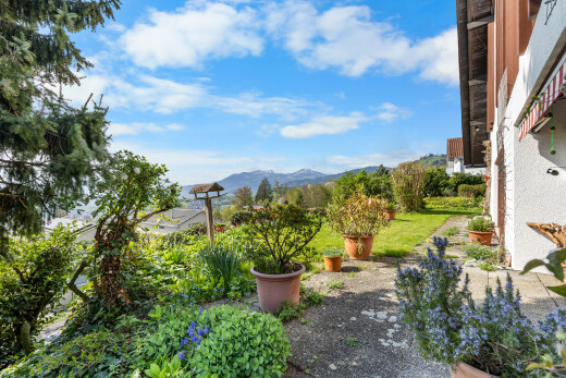 jardin avec from property, day time, mountain view, et vue sur la montagne