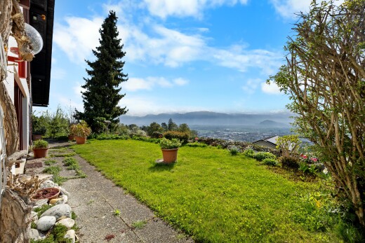 jardin avec from property, pelouse, et day time