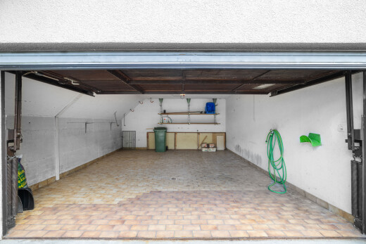 parking avec property visible