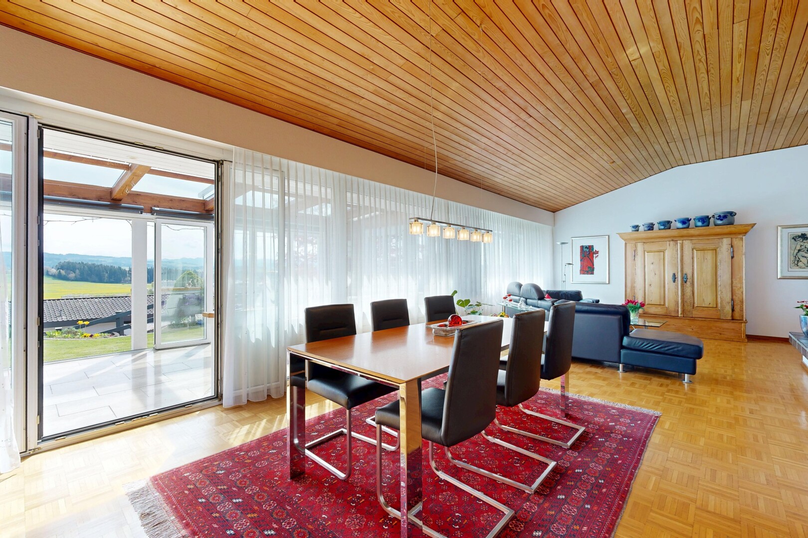 esszimmer mit parquet floor, inside property, holzdecke, wood ceiling, und dachschräge