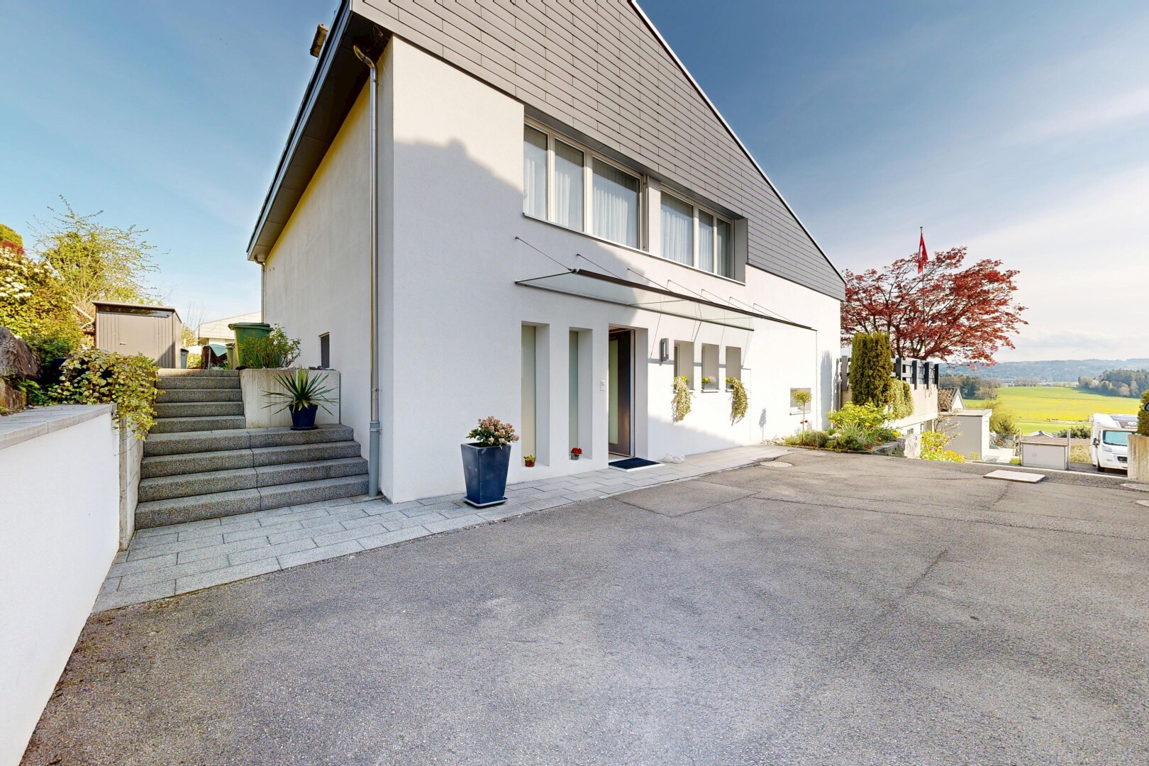 außenansicht mit property visible, day time, treppen, horizontale verkleidung, und stuckverkleidung