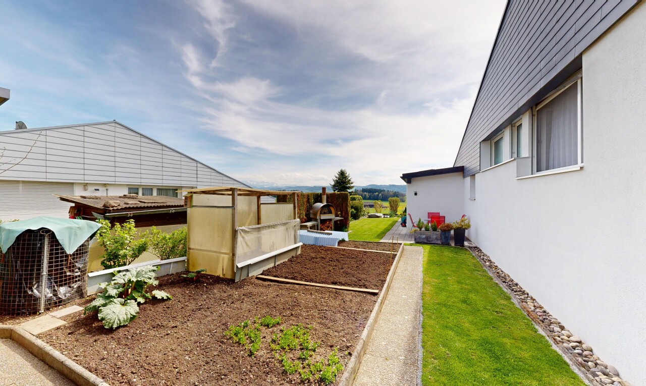 terrasse mit garten, from property, und day time