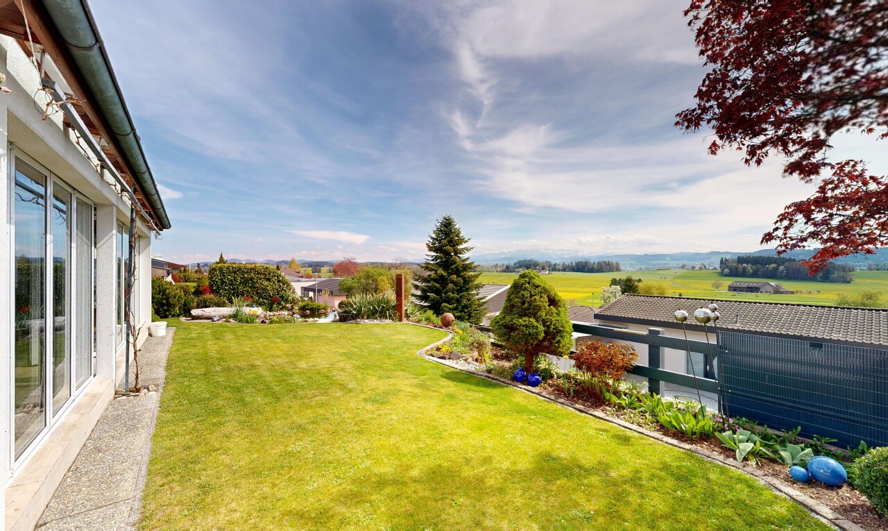 garten mit from property, rasen, und day time