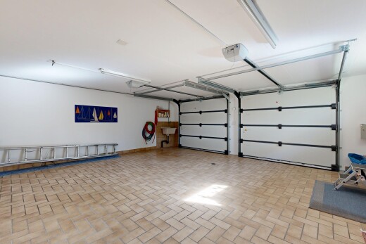 parking avec inside property