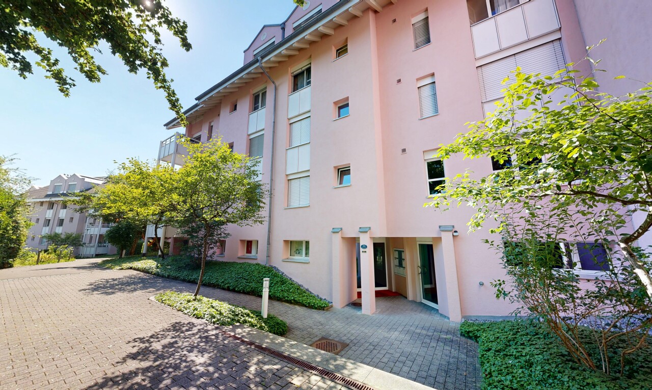view of apartment building / complex