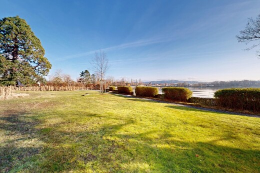 garten mit rasen, water view, seesicht, und day time