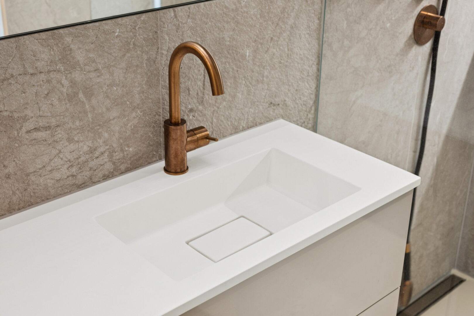 einzelheiten mit bathroom, waschbecken, wall, und interior