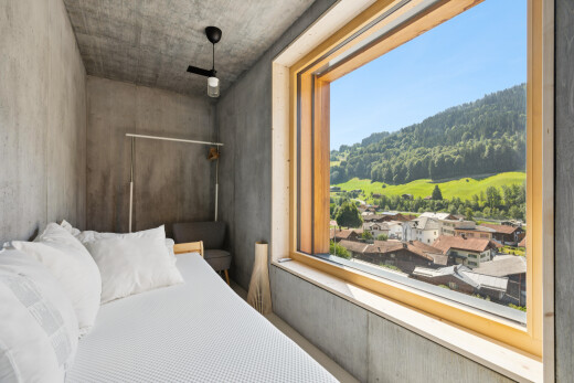 zimmer / schlafzimmer mit betonmauer, concrete wall, betondecke, concrete ceiling, und natürliches licht