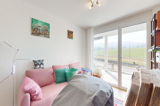 chambre avec inside property, accès à l'extérieur, natural light, lumière naturelle, et drywall