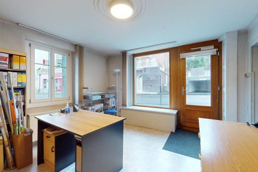 innenraum mit natürliches licht und teppich