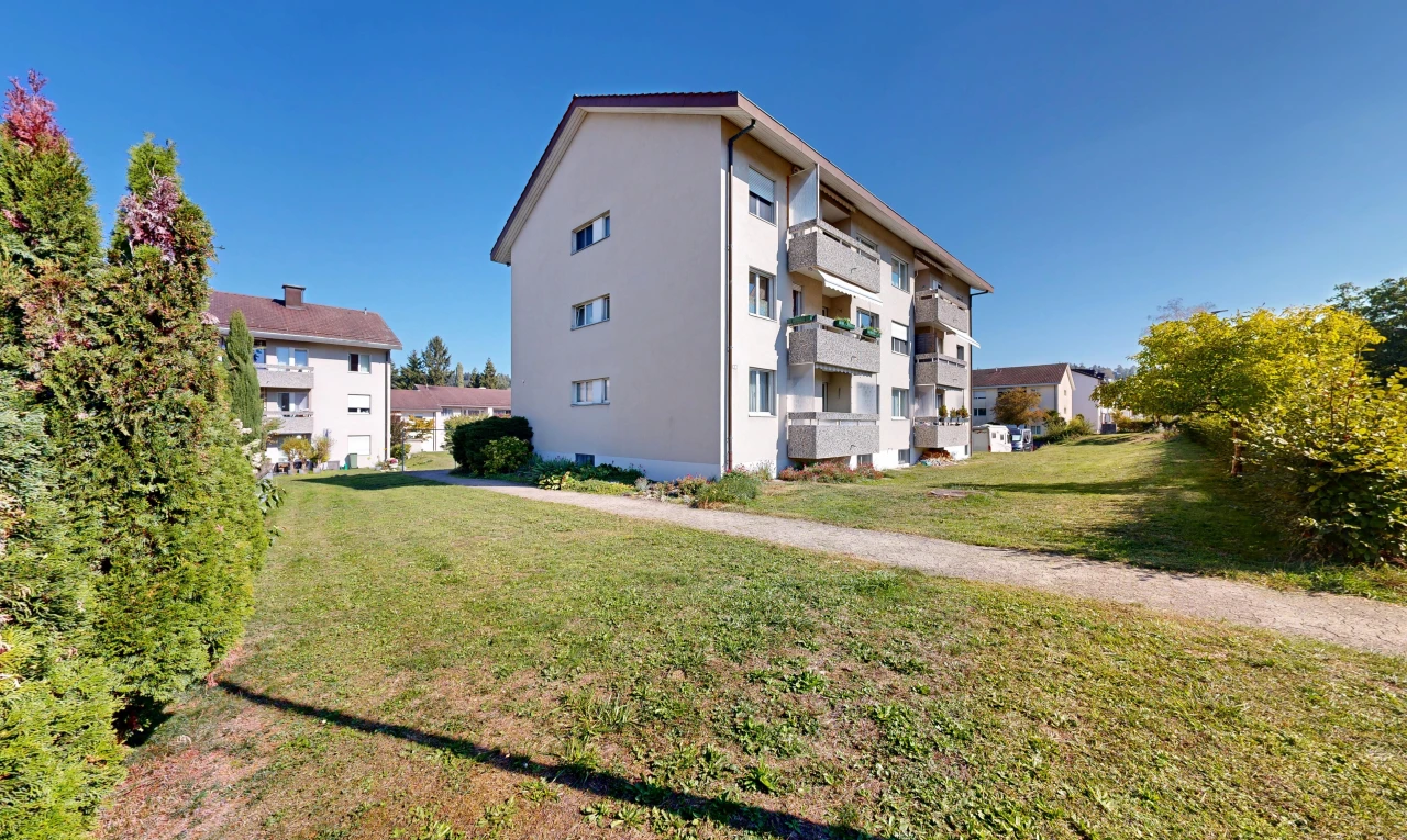 extérieur du bâtiment avec apartment complex view, vue sur le complexe d'appartements, et day time