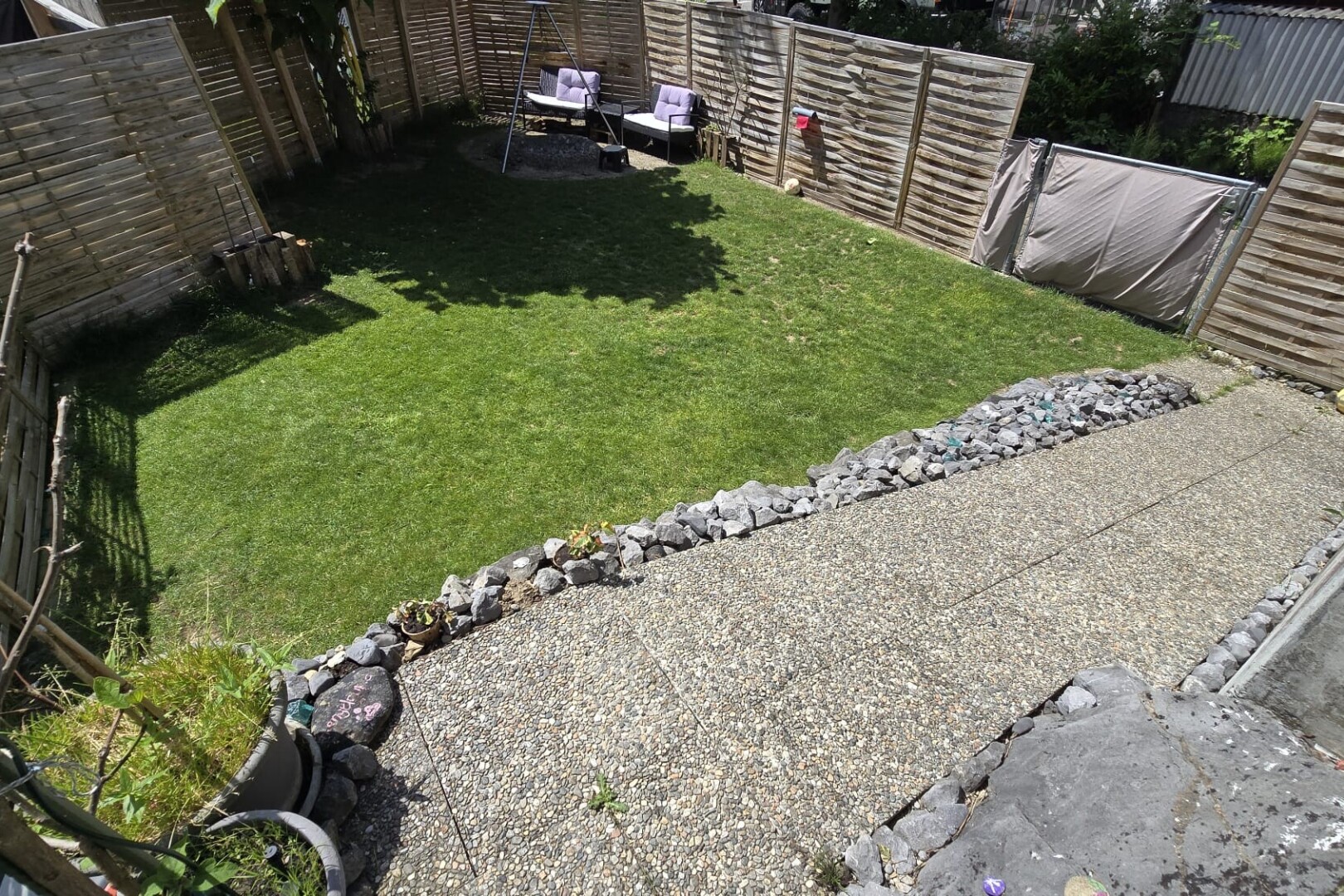 jardin avec clôture, pelouse, et from property