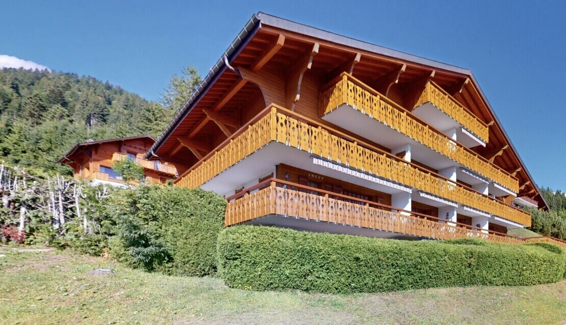 façade avec property visible et balcon