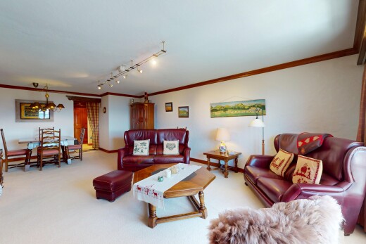 wohn- / esszimmer mit kronenstuck, crown molding, inside property, gipskartonwand, und drywall