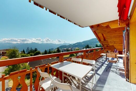 balkon mit blick auf die berge, mountain view, day time, und from property