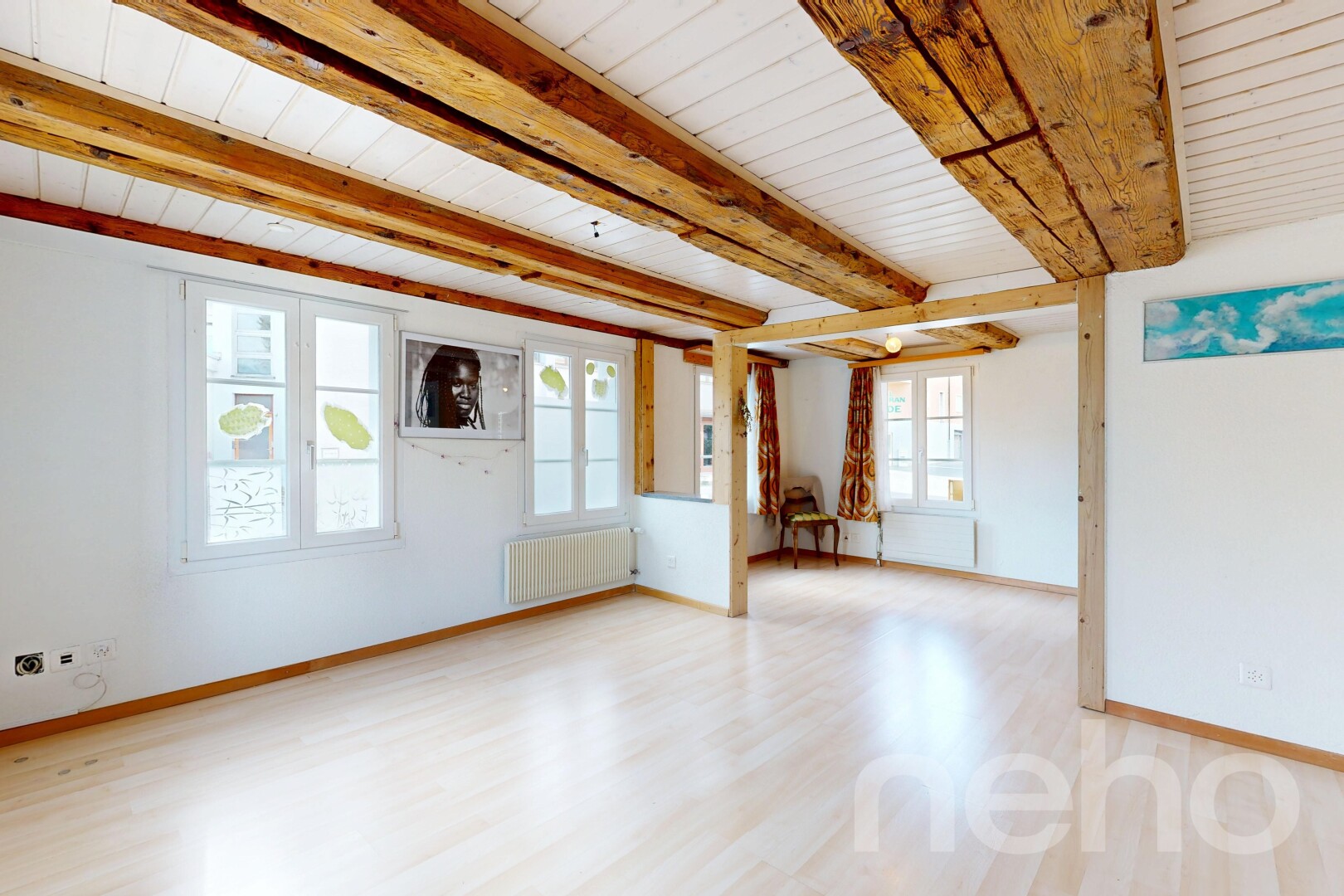 pièce vide avec sol en finition bois, wood finish floor, inside property, cloison sèche, et drywall