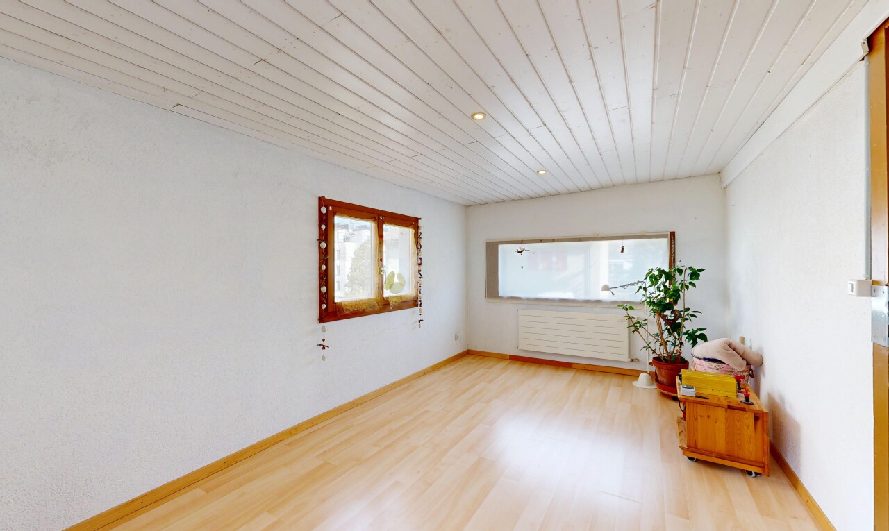 pièce vide avec inside property, wood ceiling, plafond en bois, wood finish floor, et sol en finition bois