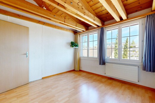 leerer raum mit day time, wood finish floor, holzfußboden, natural light, und natürliches licht