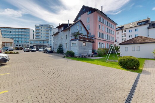 außenansicht mit day time, parkplatz, apartment complex view, und blick auf wohnanlage