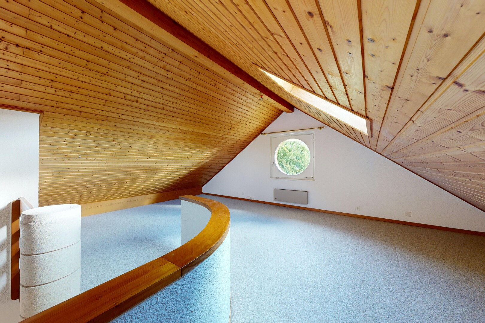 einzelheiten mit ceiling, cathedral ceiling, kathedralendecke, window, und interior