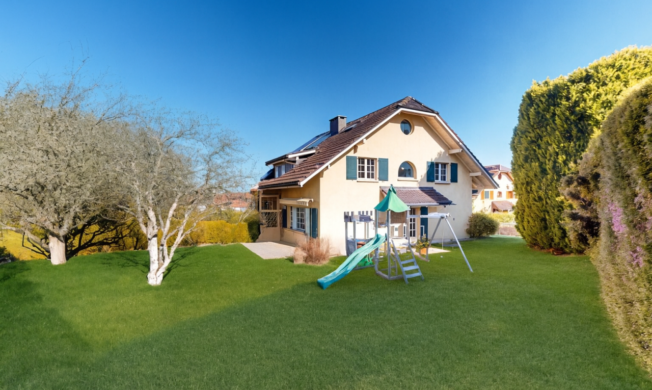außenansicht mit spielplatz, rasen, property visible, stuckverkleidung, und day time