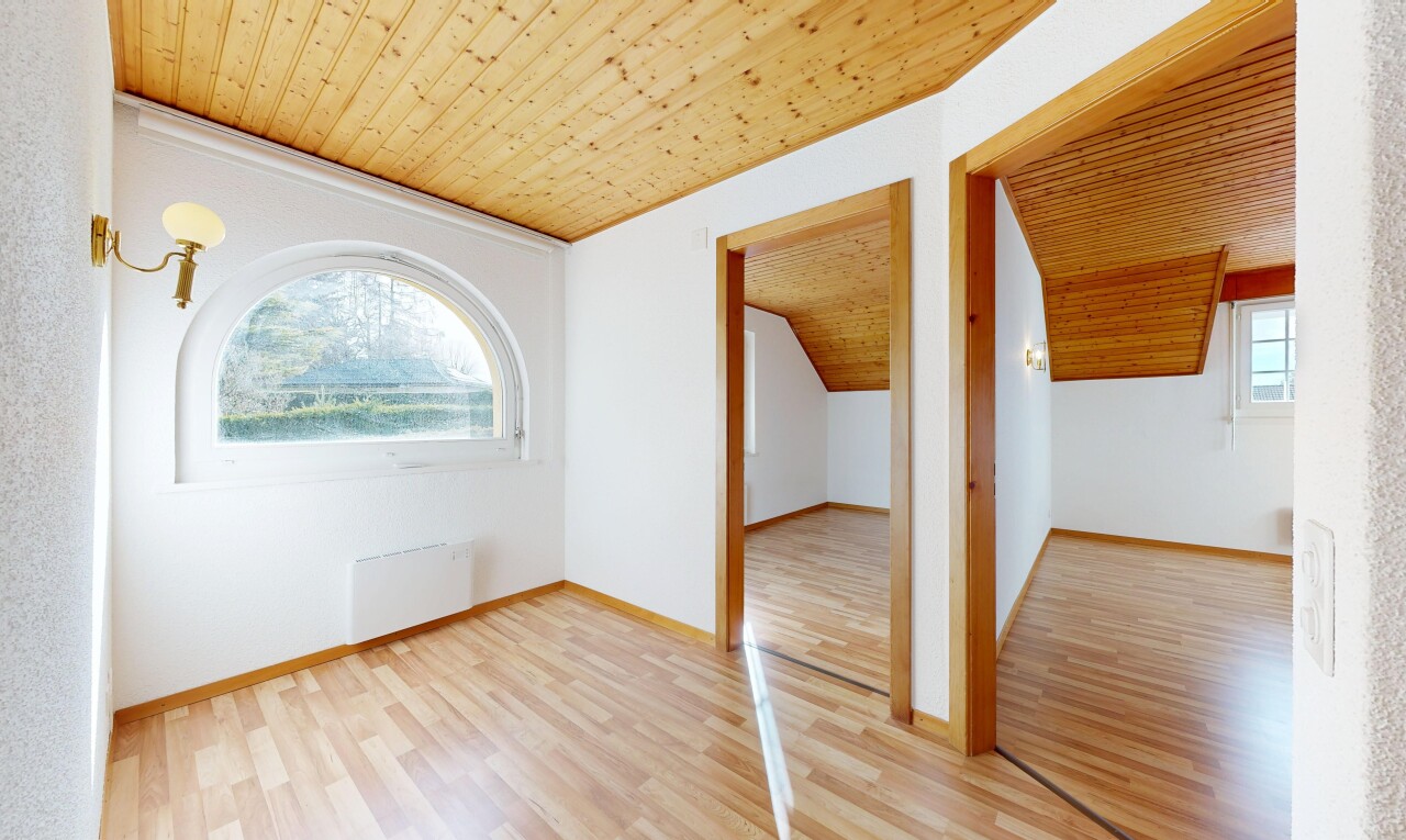 leerer raum mit wood ceiling, holzdecke, wood finish floor, holzfußboden, und inside property