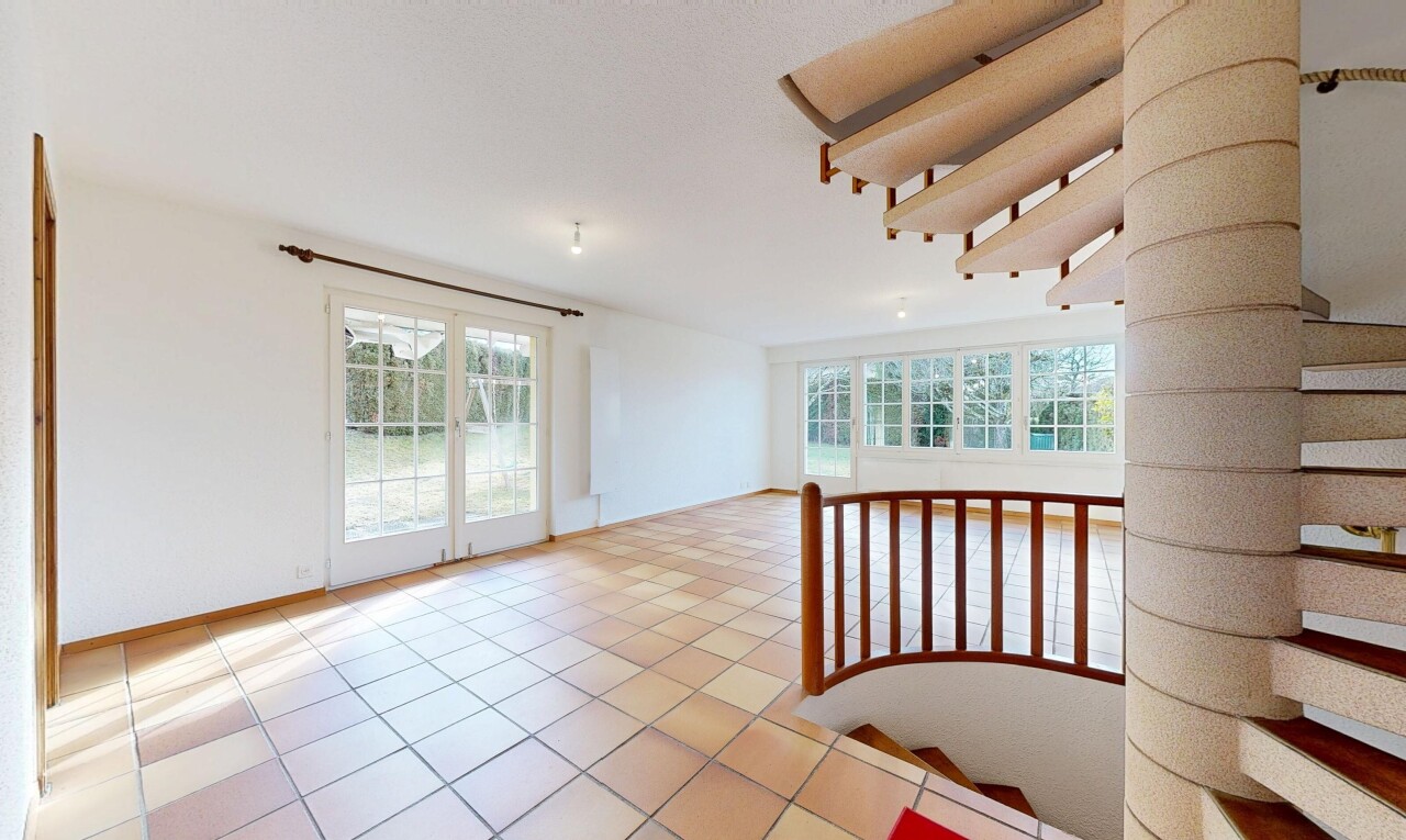 leerer raum mit inside property, drywall, gipskartonwand, natural light, und natürliches licht