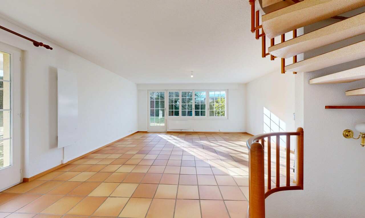 leerer raum mit drywall, gipskartonwand, natural light, natürliches licht, und inside property
