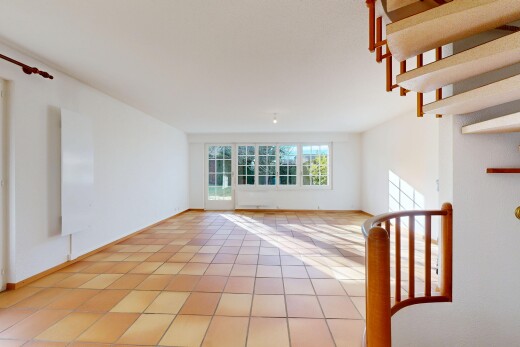 pièce vide avec drywall, cloison sèche, natural light, lumière naturelle, et inside property