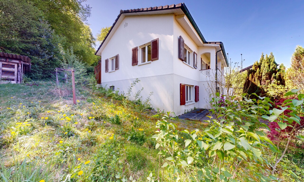 außenansicht mit stuckverkleidung, property visible, balkon, und day time
