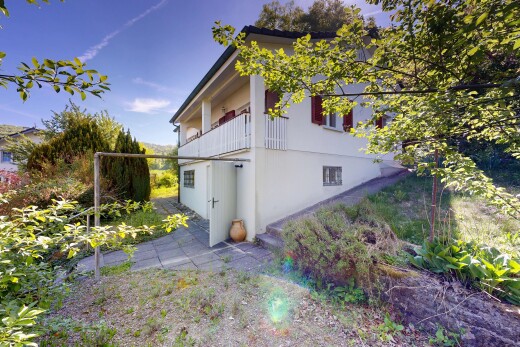 außenansicht mit balkon, property visible, und stuckverkleidung