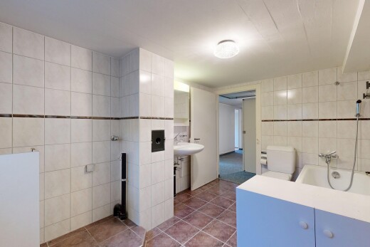 bad mit tile wall, fliesenwand, bad, komplettes badezimmer, und inside property