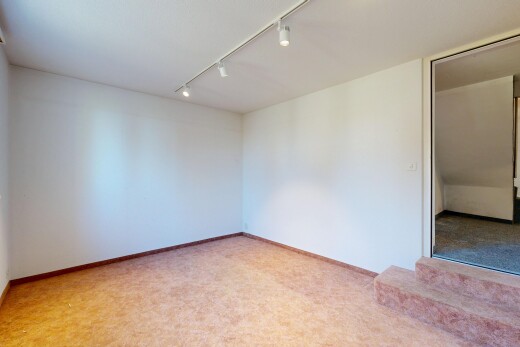 leerer raum mit track lighting, deckenbeleuchtung, drywall, gipskartonwand, und inside property