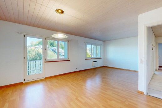 leerer raum mit natürliches licht, natural light, holzfußboden, wood finish floor, und inside property