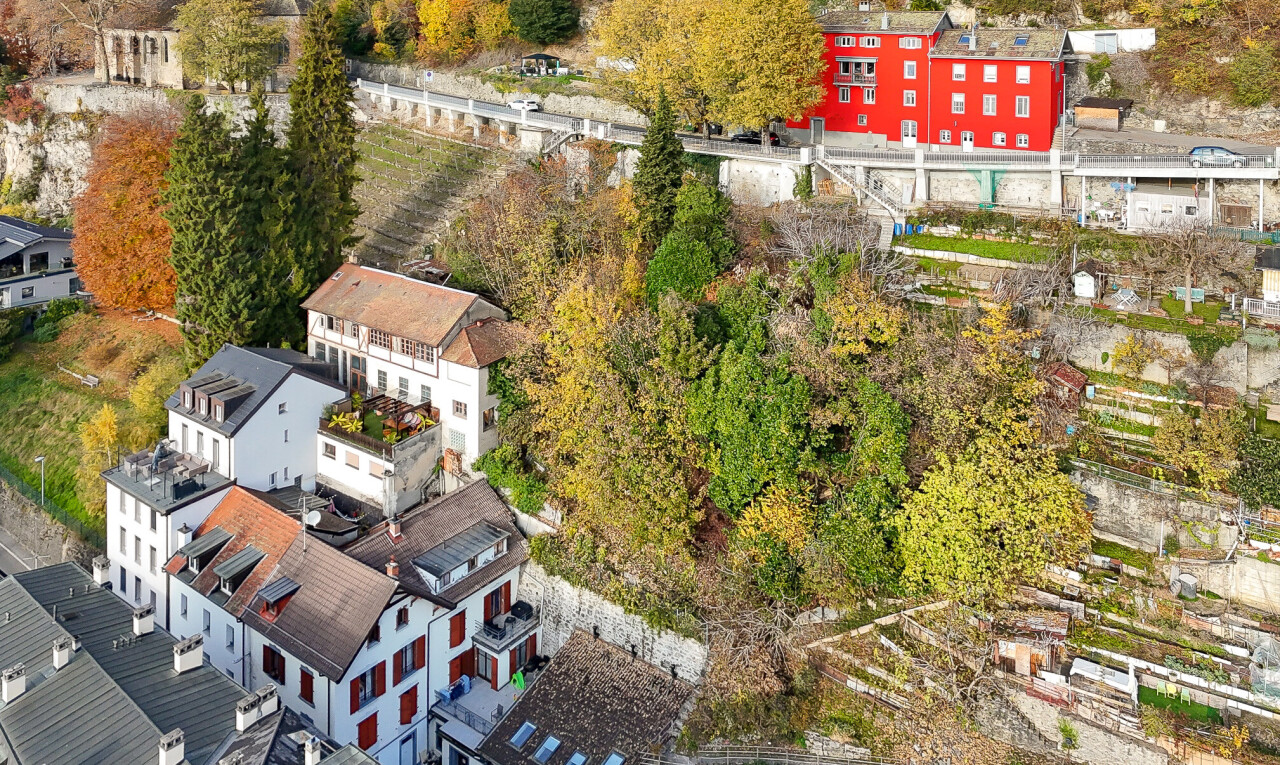 extérieur du bâtiment avec aerial view