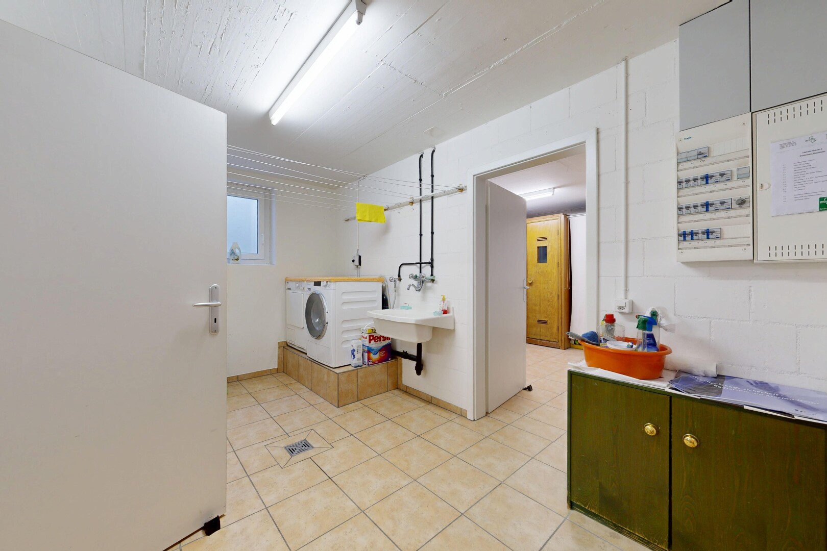 wäschekammer mit inside community, light floor, tumbler, drywall, und wäscherei