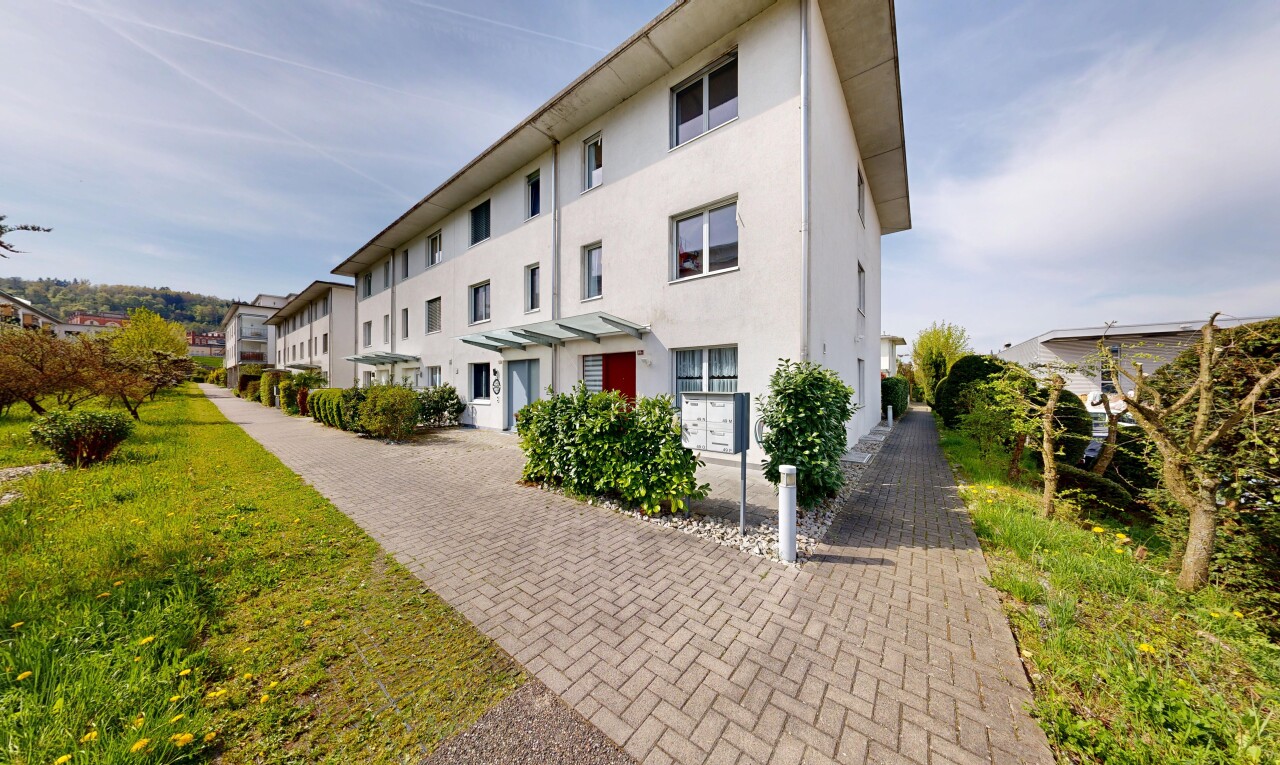 außenansicht mit day time, apartment complex view, stuckverkleidung, und from community