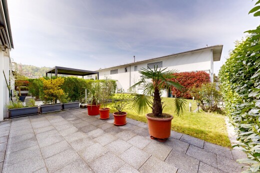 terrasse mit from property, terrasse, rasen, und day time