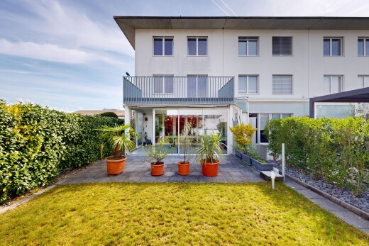 façade avec pelouse, day time, from property, balcon, et terrasse