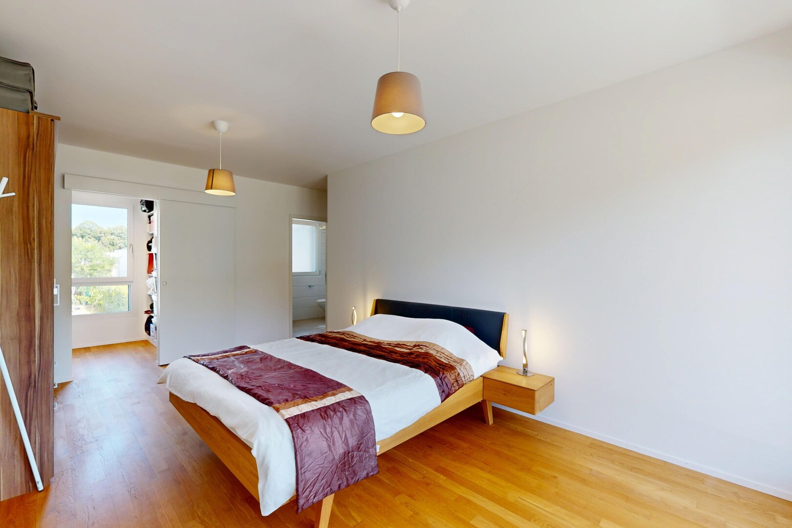 chambre avec éclairage suspendu, drywall, cloison sèche, wood finish floor, et inside property
